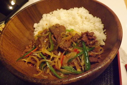 小炒黄牛肉擂饭（牛肉の青唐辛子炒め混ぜご飯）